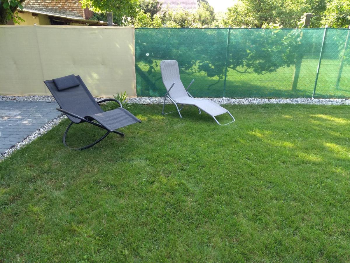 Jade Vendeghaz Apartment Pápa Exterior photo